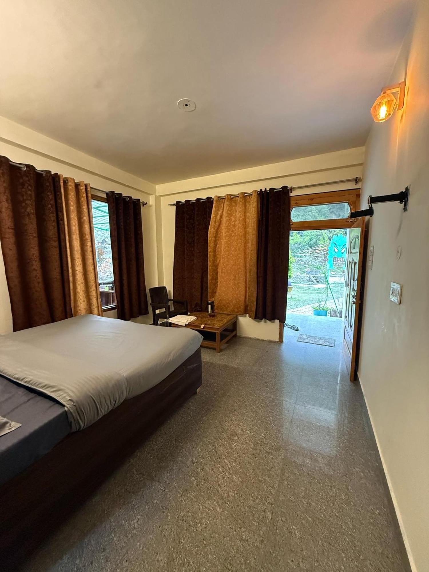 Flipsyde Retreat Hotel Kasol Exterior foto